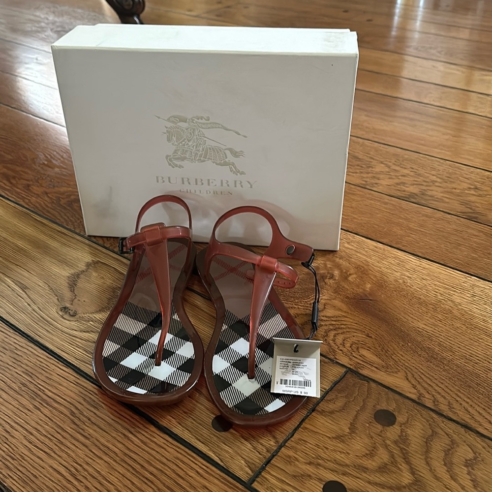 100% Authentic Burberry Size 35, gel sandle. Nwt